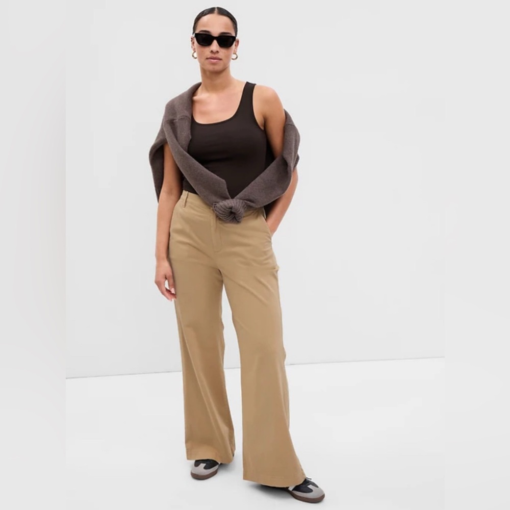 GAP • NWT High Rise Flare Khaki Pants - Chino Tan Size 10